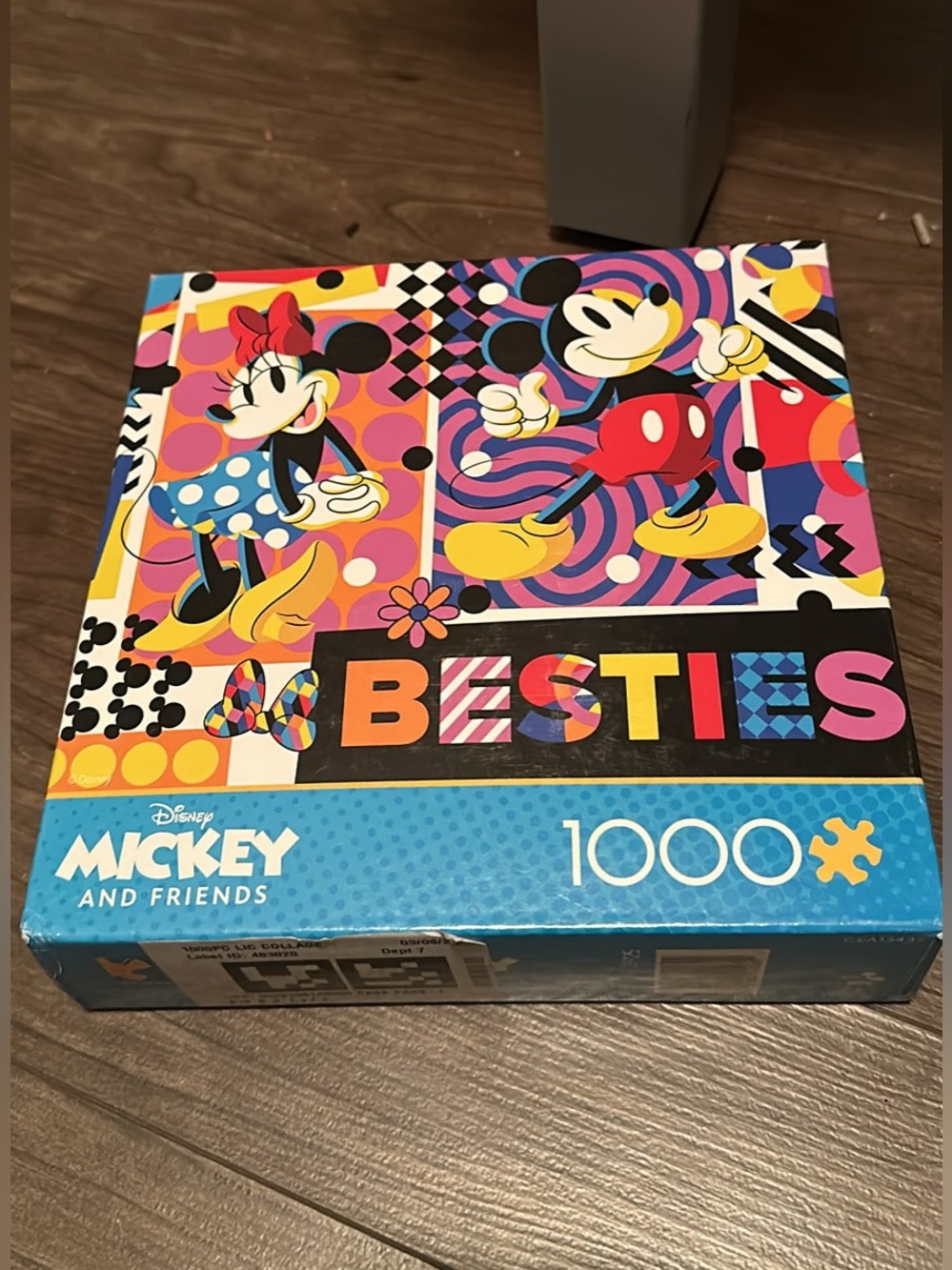 *Brand new, sealed* Buffalo 1000pc Besties